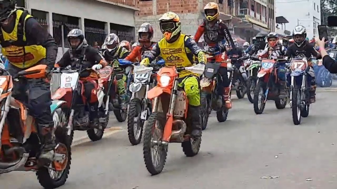 Trilha de moto com muita chuva e barro em Rodeiro MG