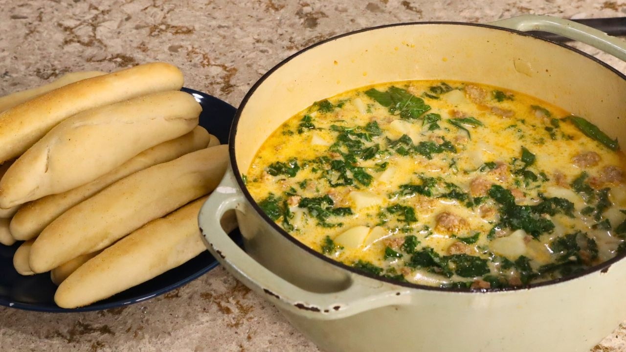 We've Got Olive Garden at Home INCLUDING Olive Garden Breadsticks! (Souptober final day!)