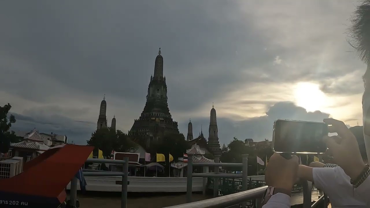 Day 3 bangkok part 3 , hop on hop off boat ride 