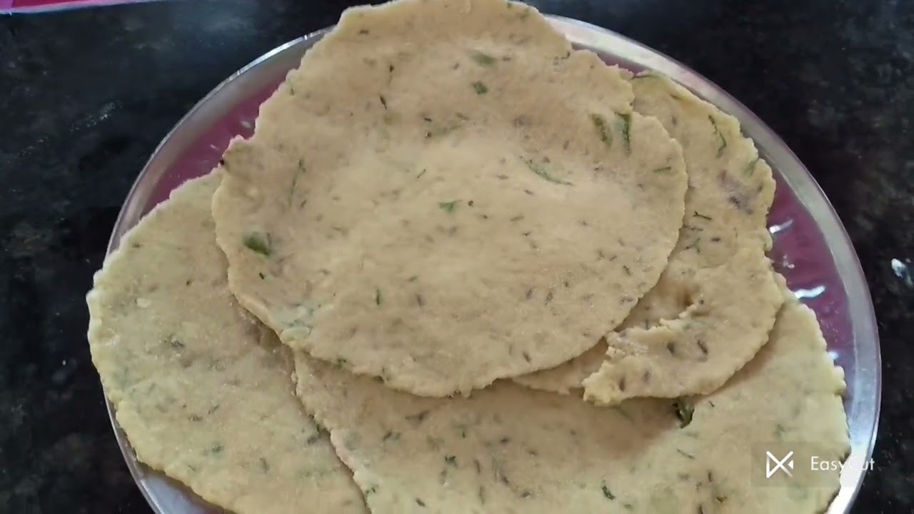 আলুর পরোটা.....   Please do Like, Comment and Subscribe☺️