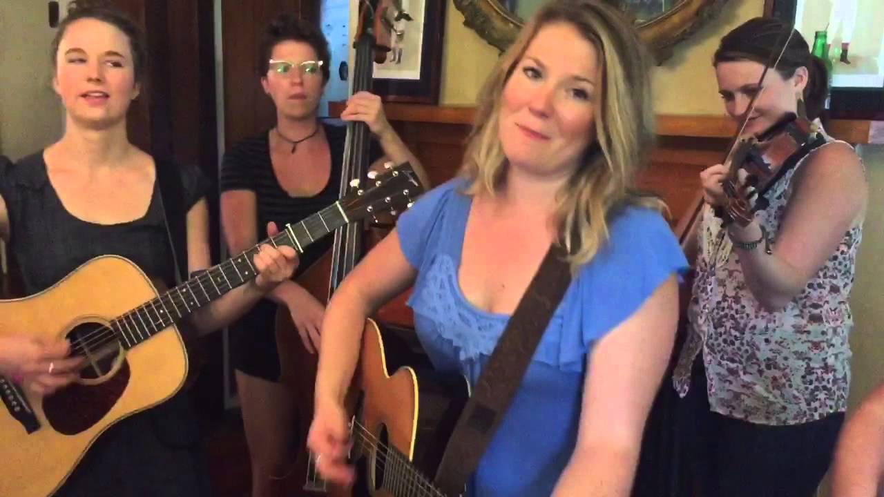 Della Mae - Pretty Girl