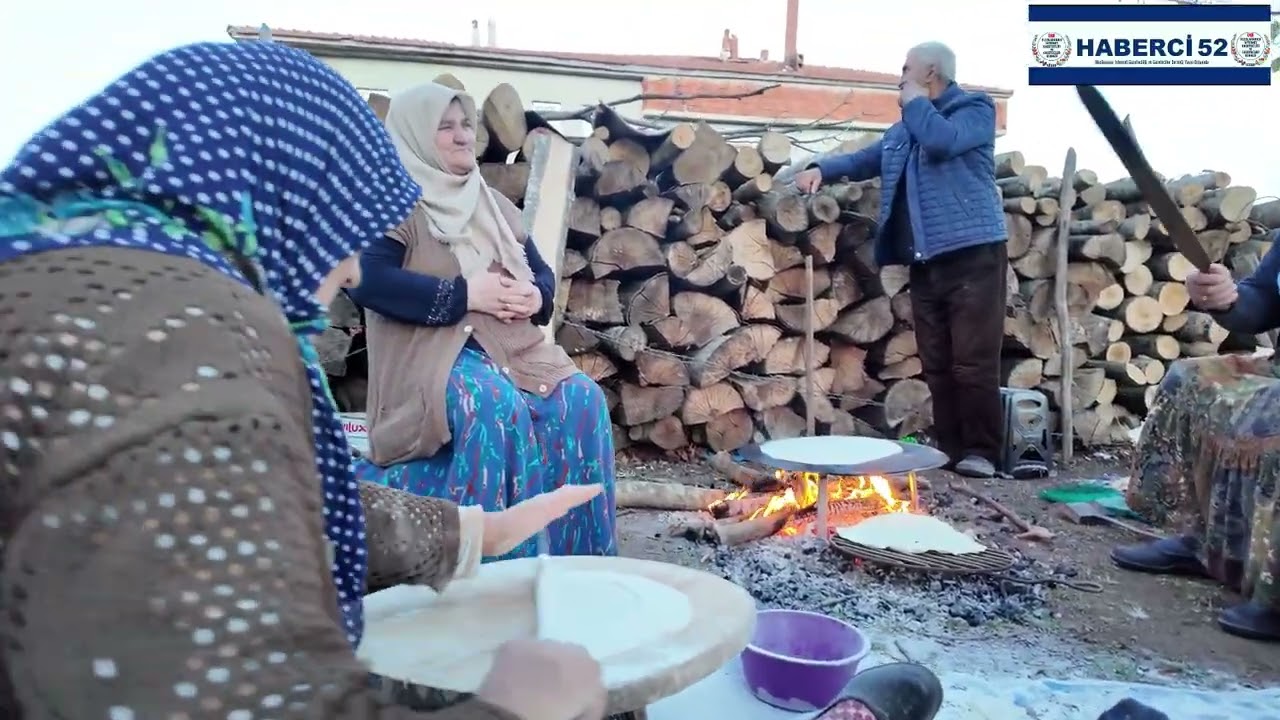 AKKUŞ'lu Kadınlar Kolları sıvadılar Ramazan ay'ı için yufka açmaya başladılar.