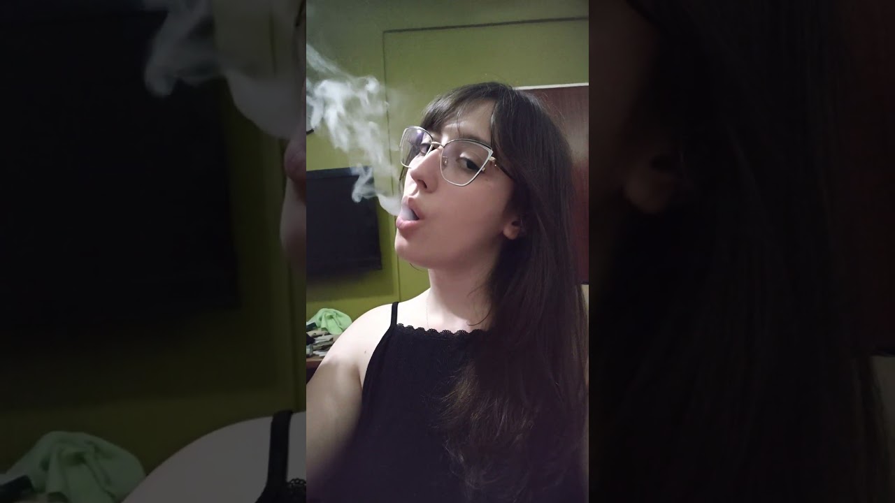 Smoking and relaxing in the afternoon 😍🚬