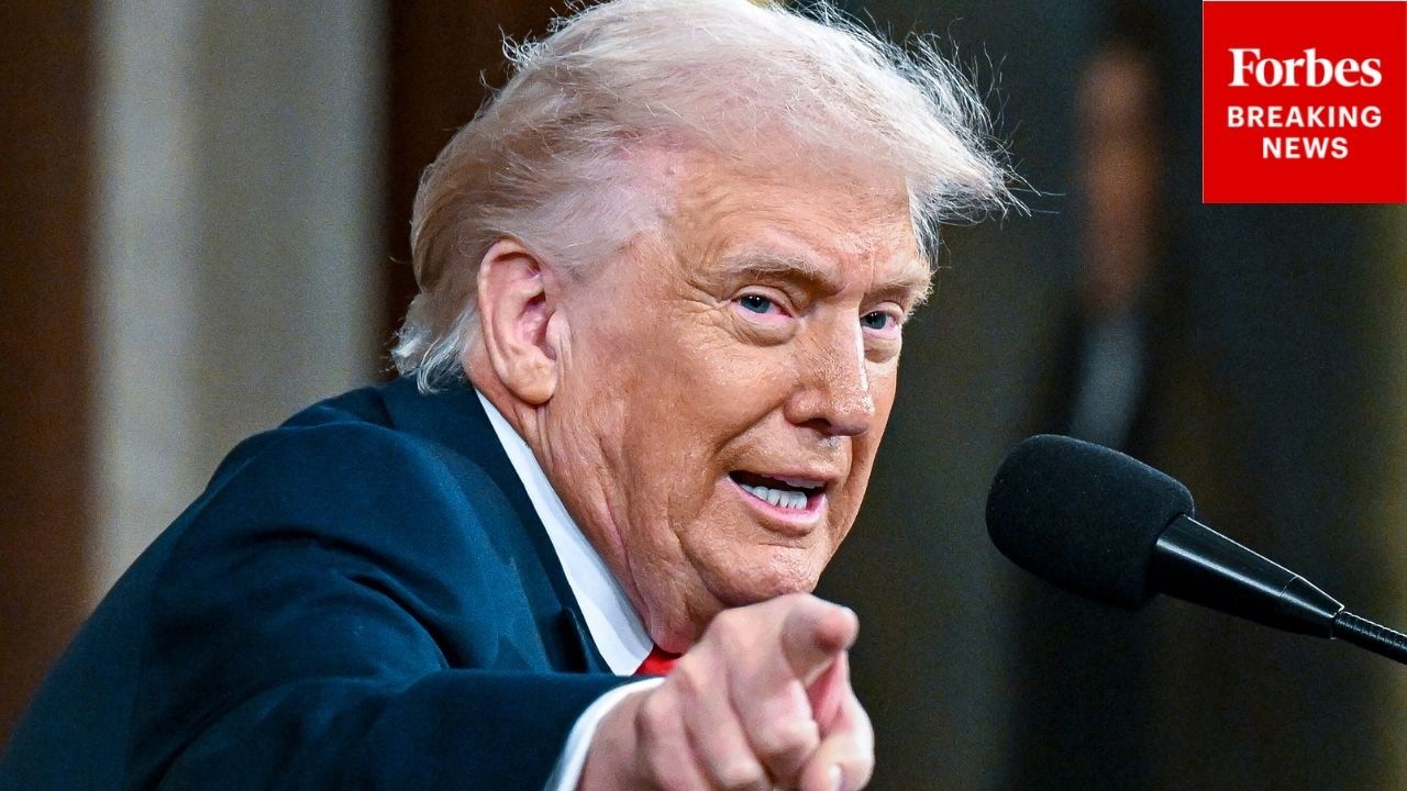 Trump Vows To Sign Executive Order Based In 'Common Sense' On College Sports Compensation