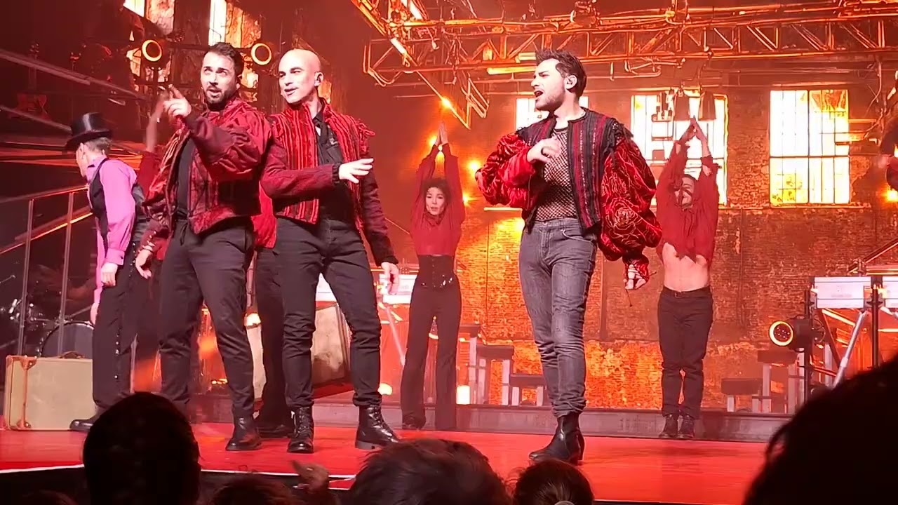 Starmusical- Les rois du monde -Folies Bergère à Paris