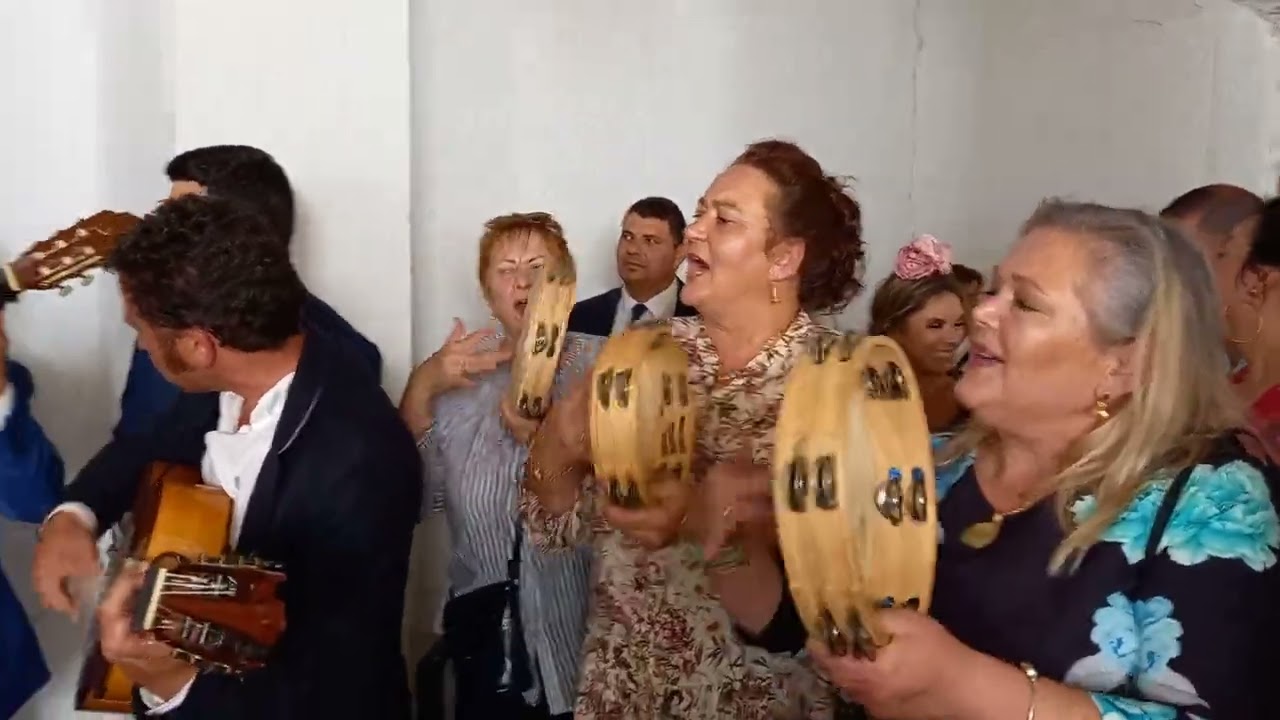 CRUZ CHICA 2022 -EL ALOSNO- Llegando el día los alosneros son una gran familia que canta lo suyo.