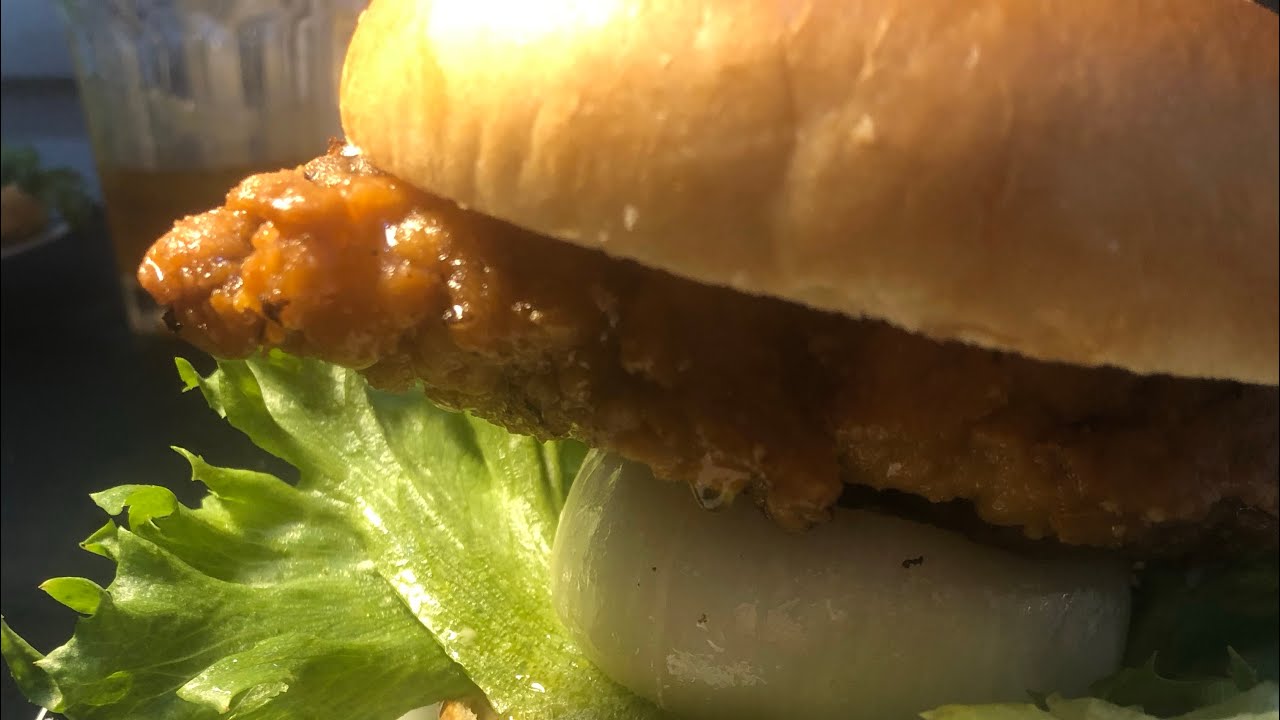 برغر الدجاج المقرمش مع صوص #العسل 😊