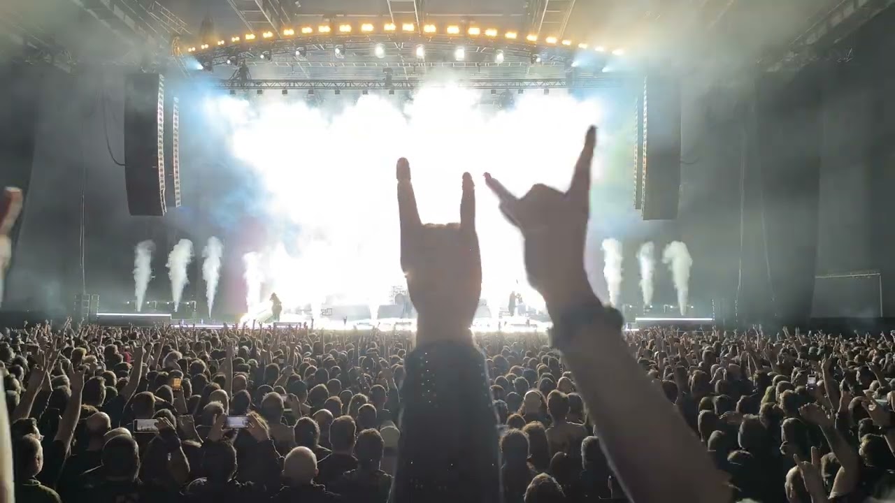 Gojira Live at Le Zénith, Rouen, 01/12/2025 - Intro + Only Pain 