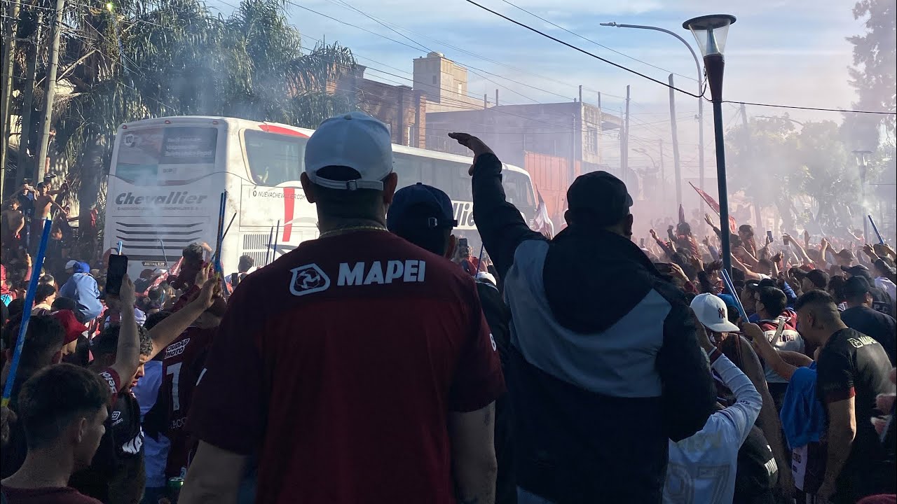 EL PUEBLO GRANATE DE FIESTA 🇱🇻/ LANUS 1 - U de Chile 0