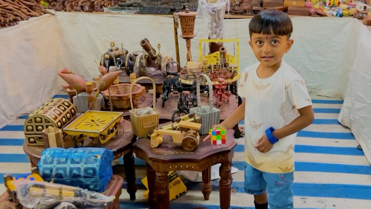 माऊलीला घेऊन नाशिकला प्रदर्शन बघायला गेलो 🫢