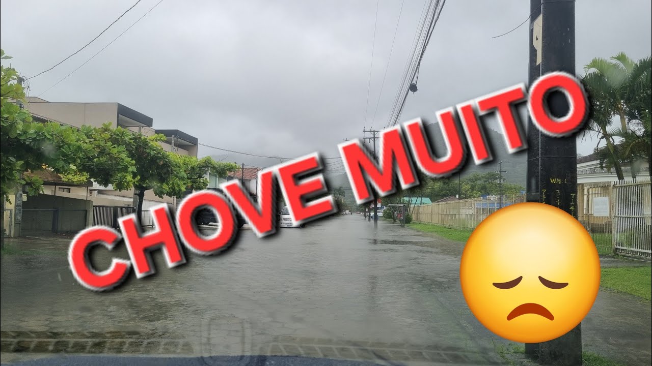 Chuva causa alagamento em Matinhos-Pr