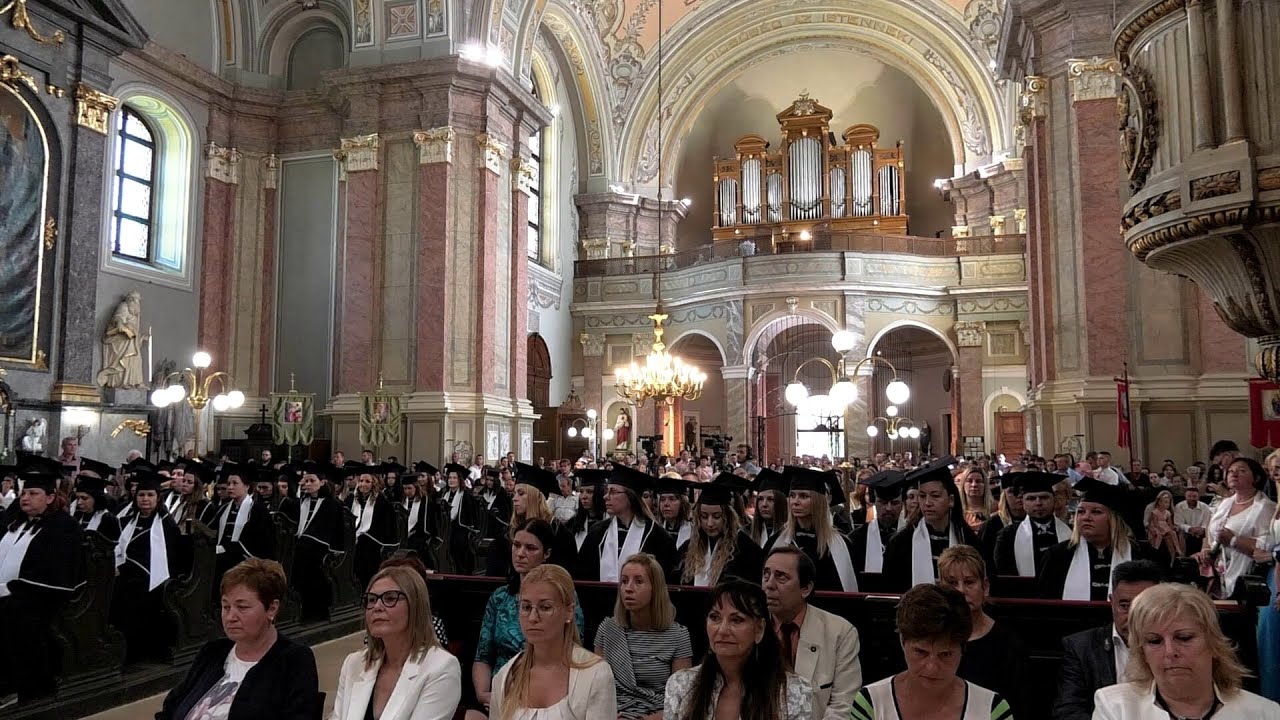 Oklevélátadó Díszünnepély az Eszterházy Károly Katolikus Egyetem Jászberényi Campuson