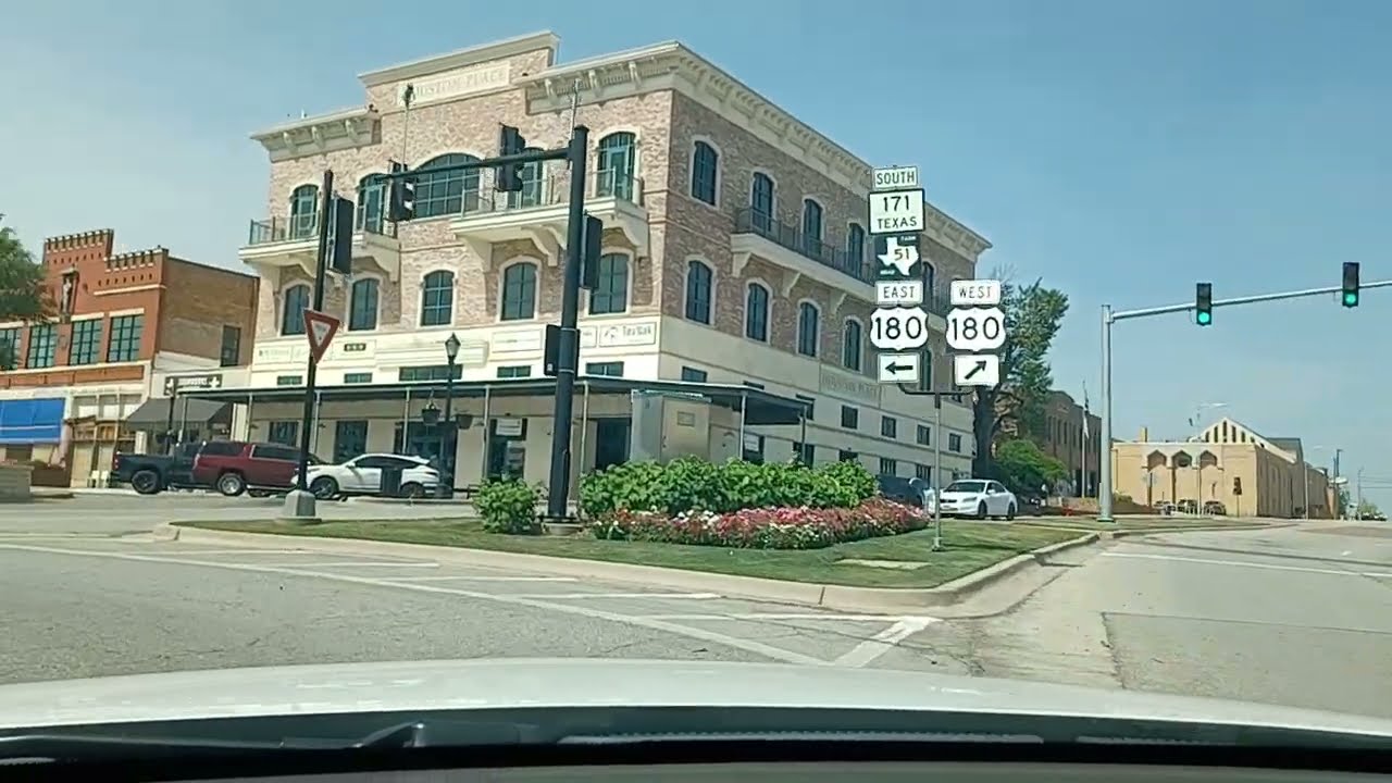 DRIVING DOWNTOWN WEATHERFORD TX. #Gibsonsdepatmentstores #Aldis