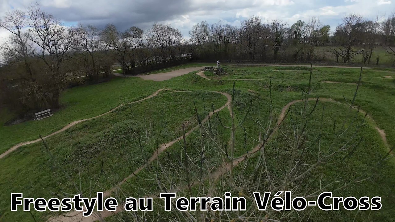Freestyle au terrain de Vélo-cross #dji #avata2 #fpv #drone #dronevideo