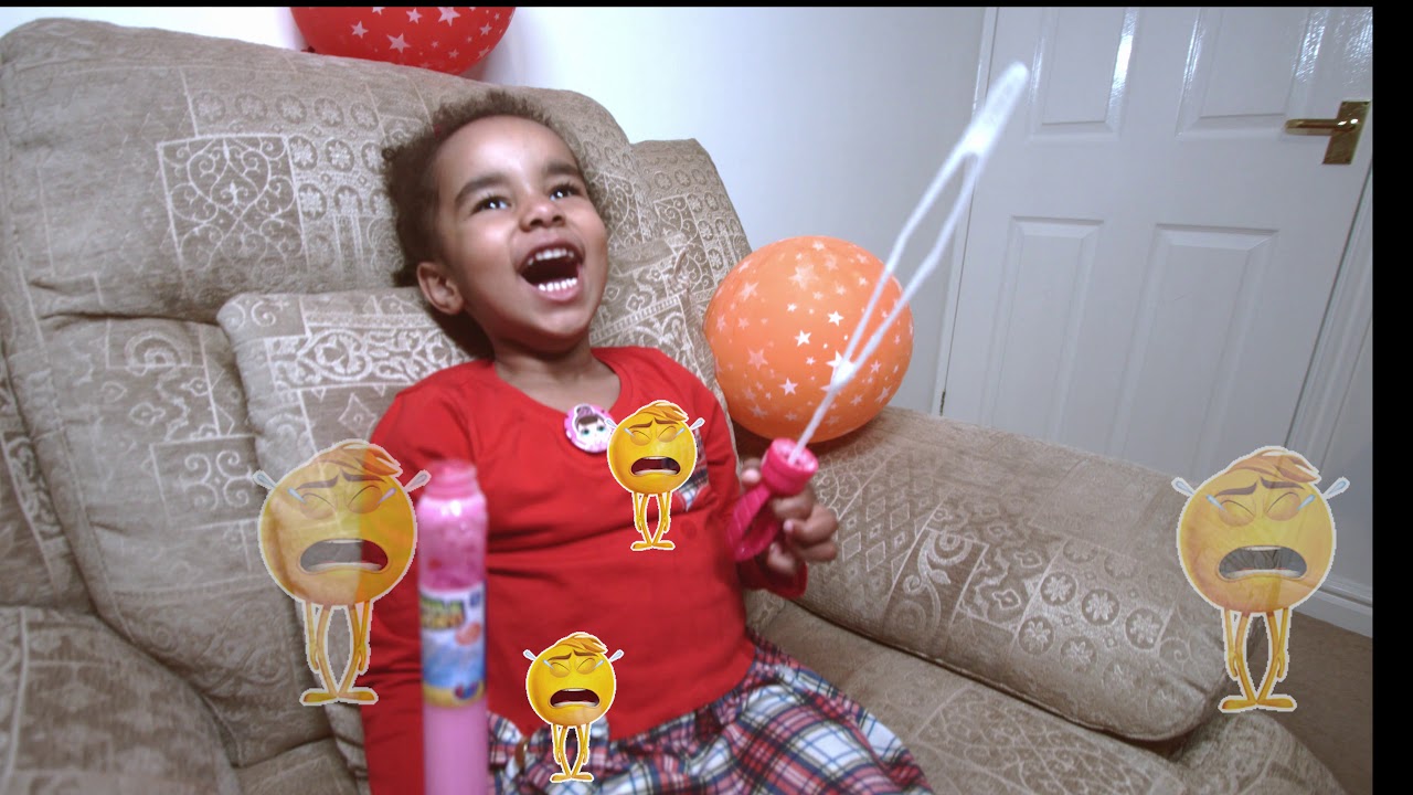 Mimi is Blowing Bubbles Fun Play Bańki Mydlane