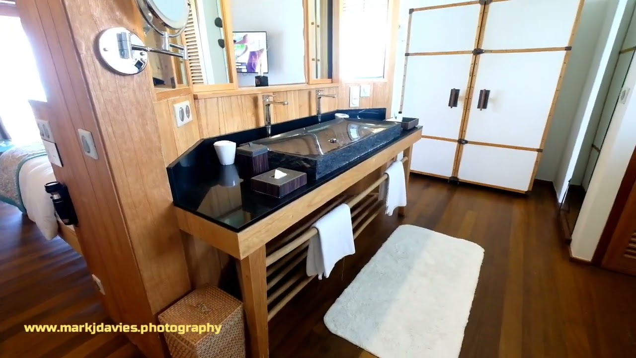 Constance Moofushi Water Villa