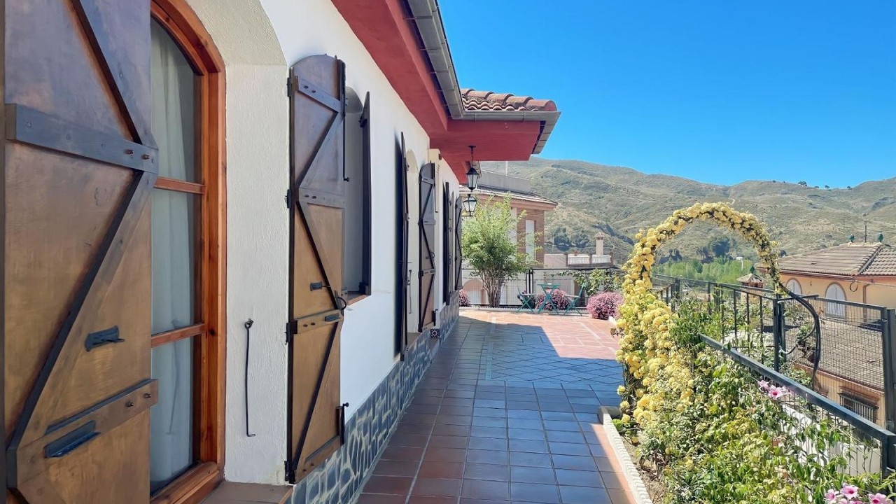 Casa rural VISTABLANCA en una sola planta con bonitas vistas y piscina - Junto a la capital y la Alh