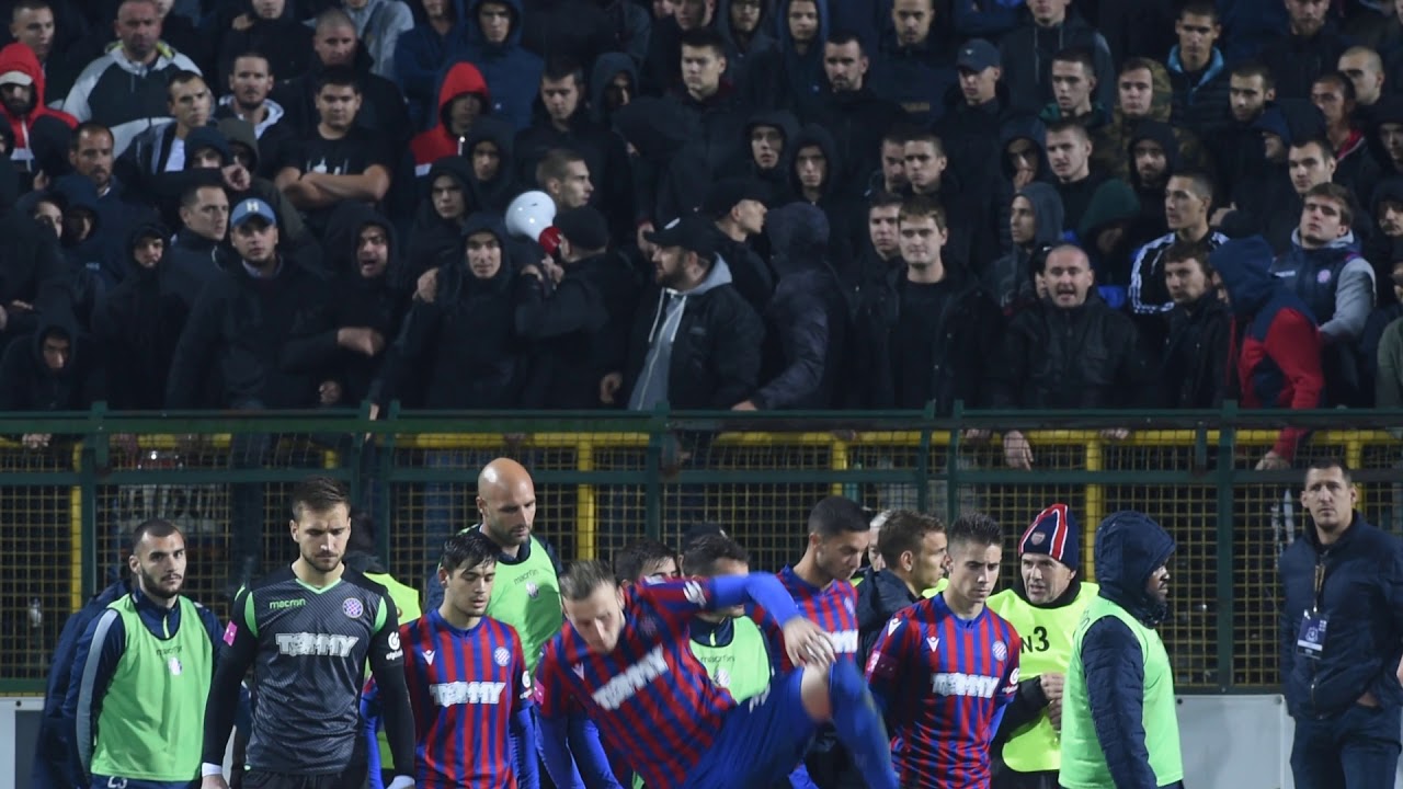 Snimka iz drugog kuta: Torcida postrojila igrače Hajduka, dramatične scene nakon susreta