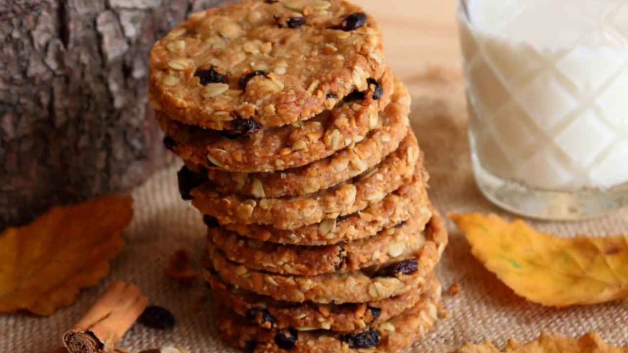 BISCOTTI RUSTICI CON AVENA, UVETTA E MANDORLE