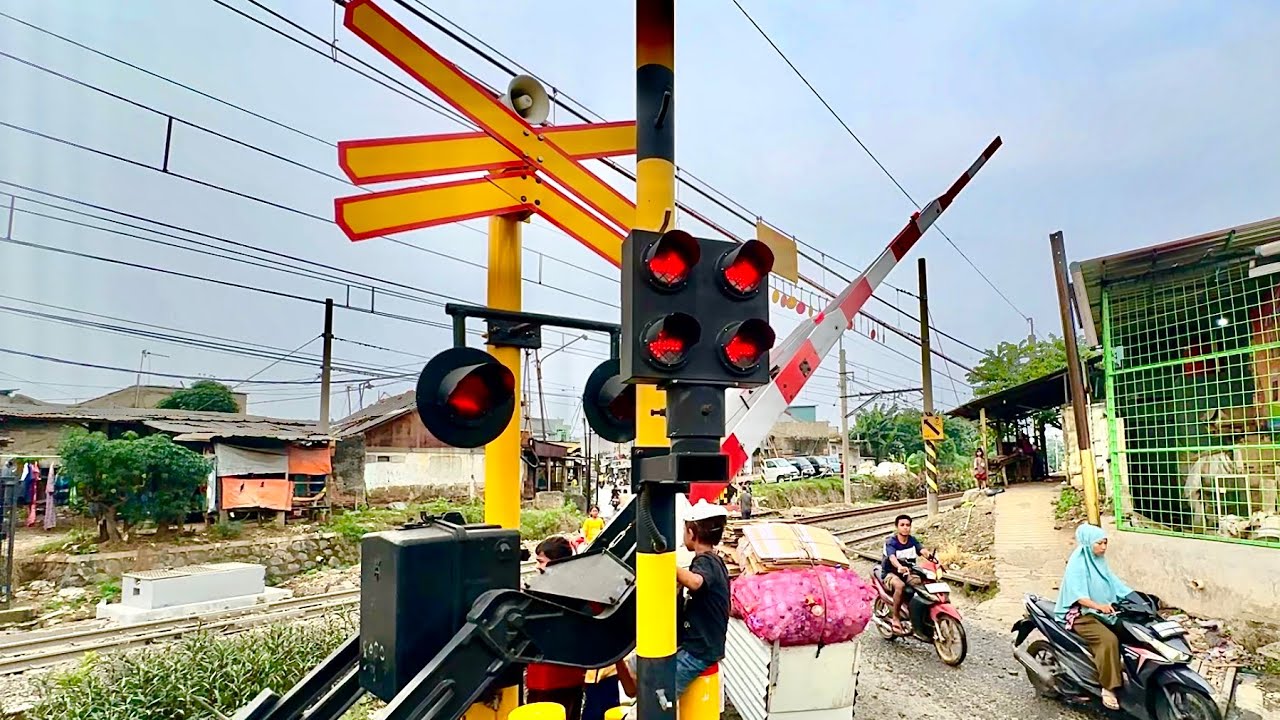 Kompilasi Perlintasan Kereta Api Jakarta - Cikampek