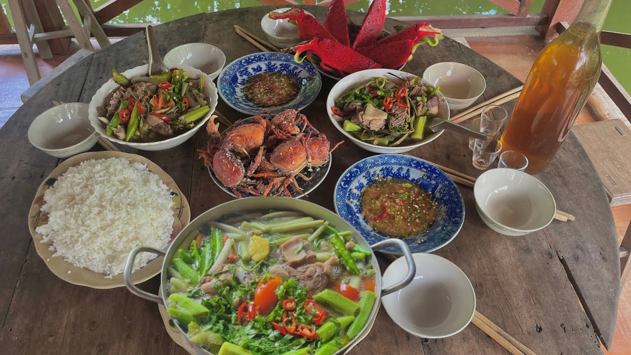 Canh Chua Vịt Chạy Đồng, Cua Đồng Nổ Muối Hột 