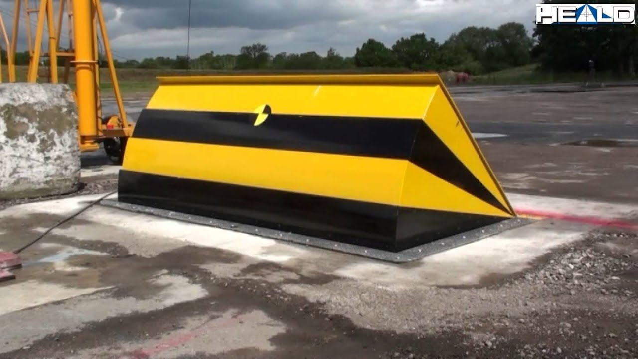 HT1-VIPER: Anti-terrorist shallow mounted roadblocker (PAS68) Crash test