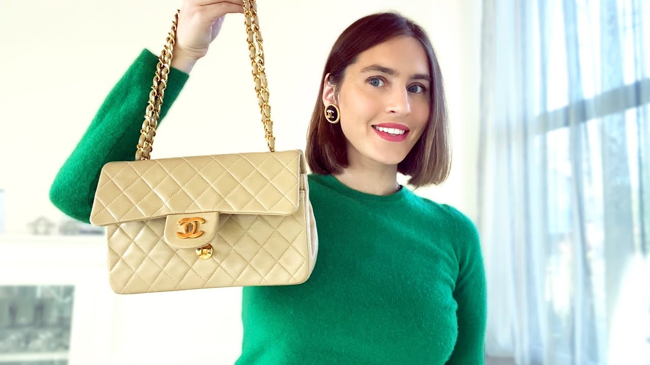 Эта сумка Chanel 32 года, и она лучше новой! Почему винтажная сумка Chanel Classic Flap &mdash; лучшая