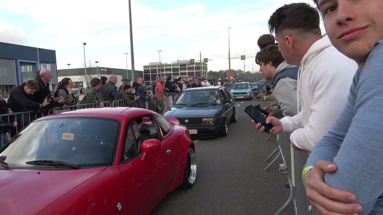 Cars leave Porsche GT3  drives in to Koenigsegg jesko 😥