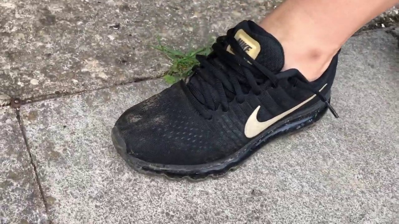 Kate is abusing another pair of Nike Airmax 2017