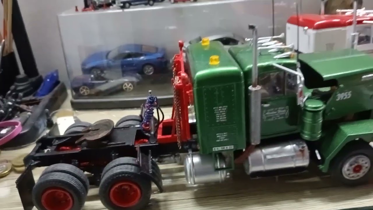Model trucks AMT Wrecker, Alaskan Hauler & W-925 Tractor