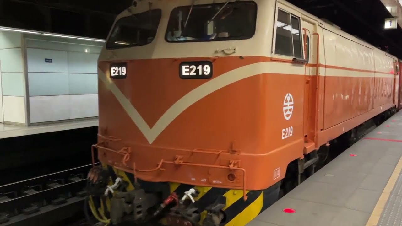 【超明顯減速音】台鐵 莒光號(E200電力機車牽引) 653次 往彰化 松山站 進站 出站