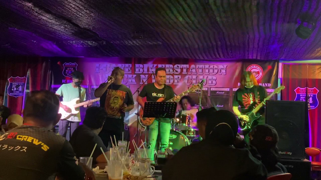 i-Cafe Bikerstation Live With Kidat - Wasting Love