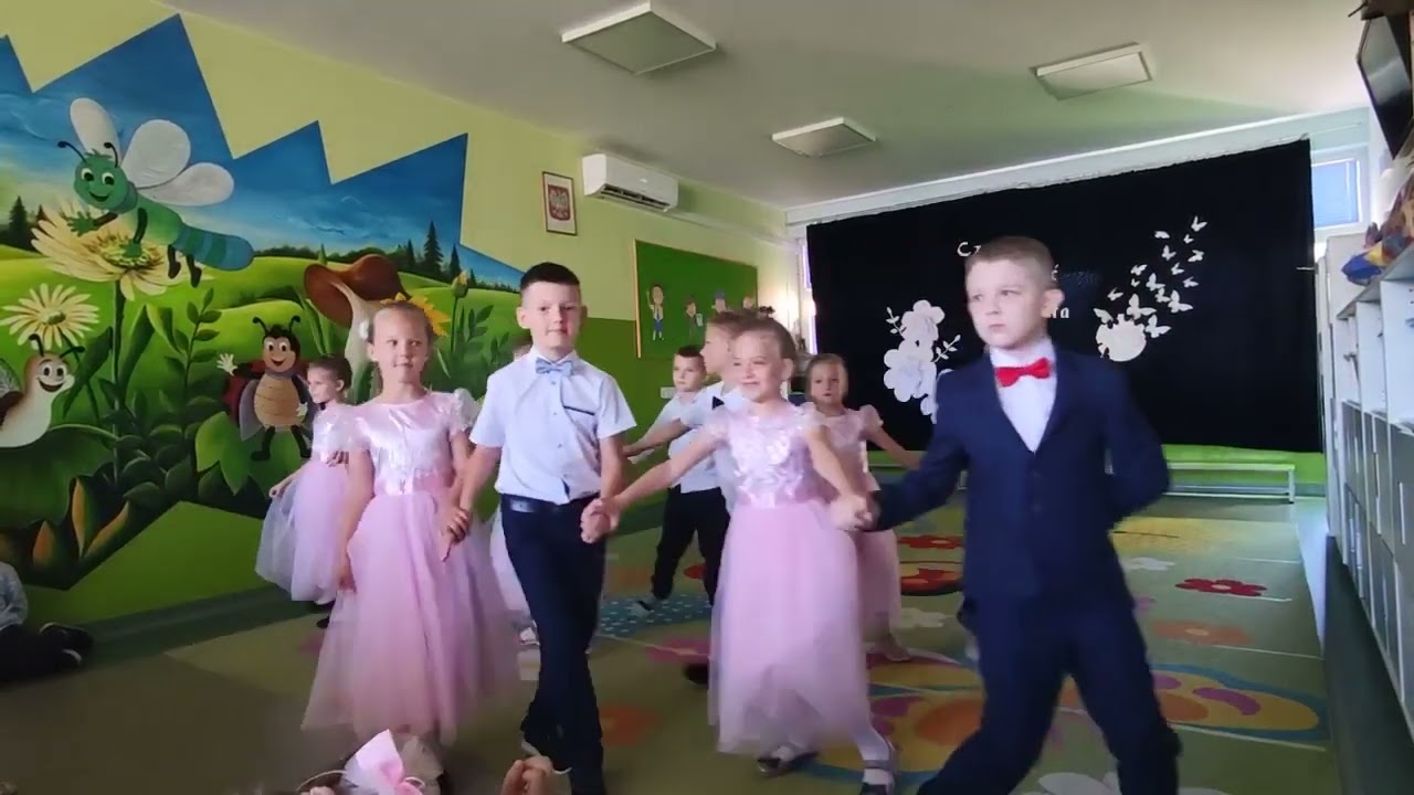 Poddębice, PRZEPIĘKNY POLONEZ 6-LATKI 2021/2022 Tęczowe Przedszkole ul. Szkolna 1