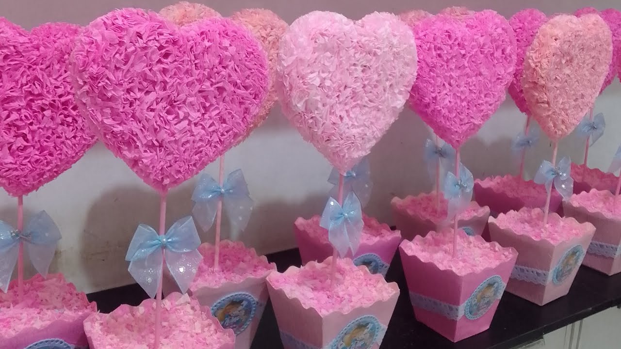 Chaveiro Coração de papel crepom  /                      centro de mesa coração de papel crepom