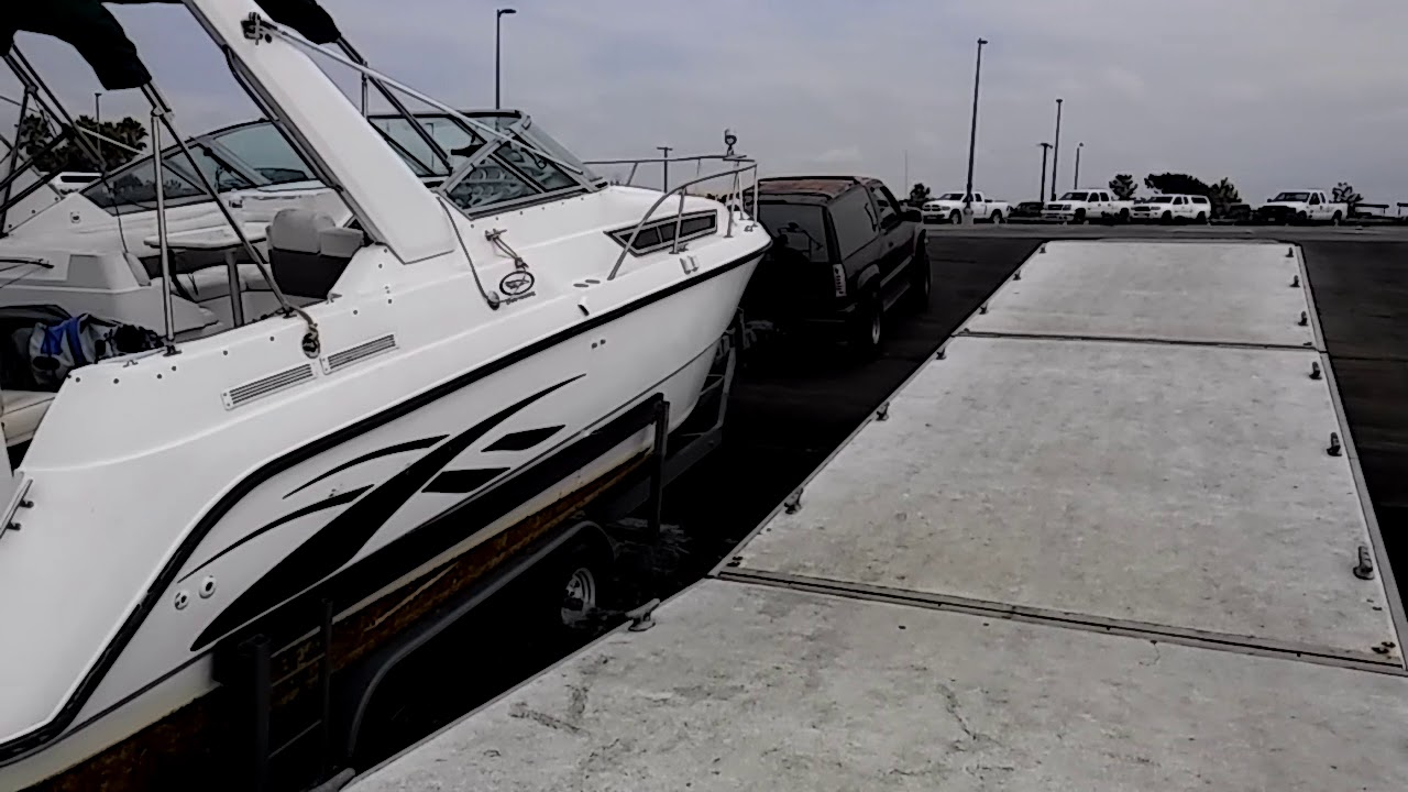 Old Chevy 6.5 diesel pulling 10000lbs Chaparral 290 - 2017 Boat lounch area