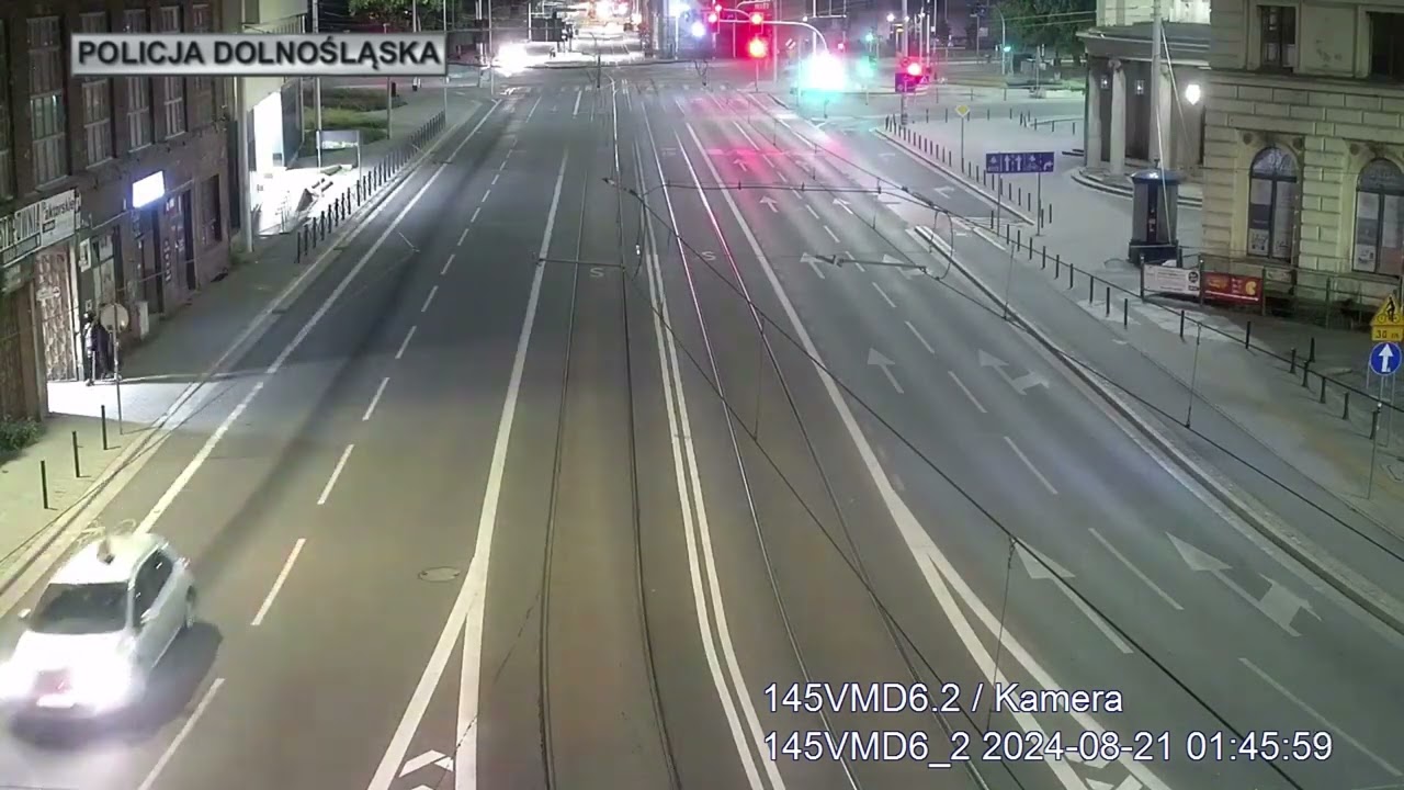 Wrocławscy policjanci poszukują osób, które rozpoznają na nagraniu dwóch młodych mężczyzn