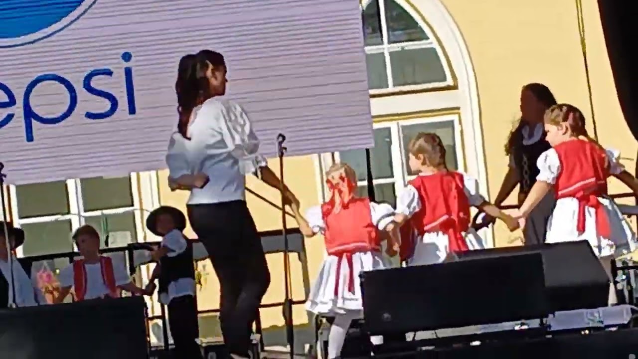 Leányvásár, a Vár utcai óvoda nagycsoportosainak fellépése. 2023.10. 14.