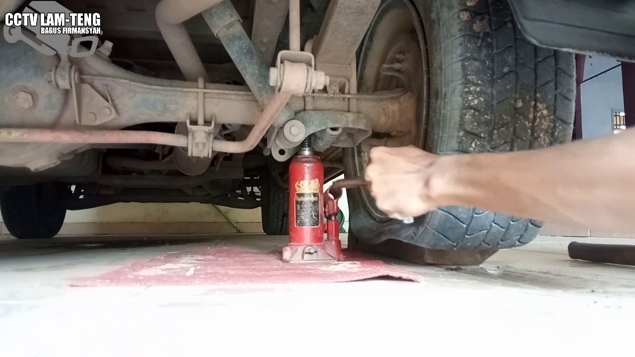 Cara Mengganti Ban Mobil Yang Benar