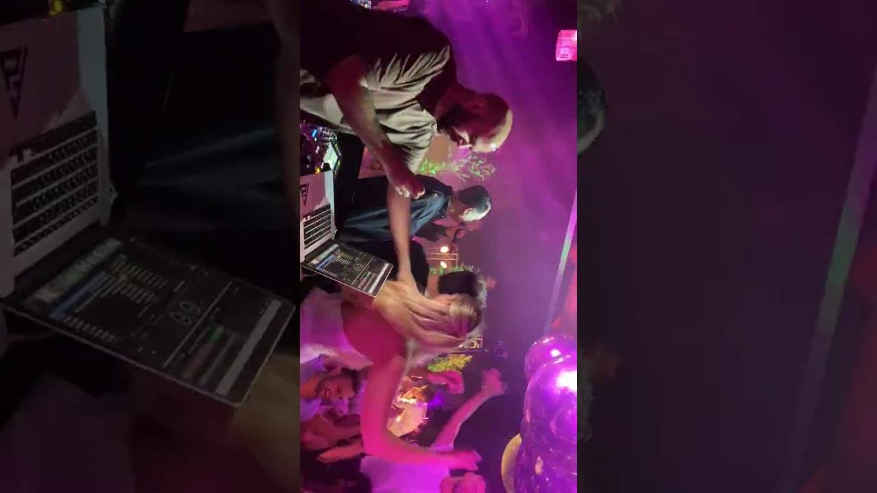אבי סינואני הענק מחרוזת כוכבי מרום הופעה חיה בחתונה נדירה⭐️⭐️🔥🔥🔥🔥🔥