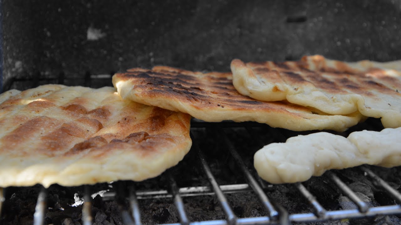 Making pita bread bbq [You can also make them on the grill]