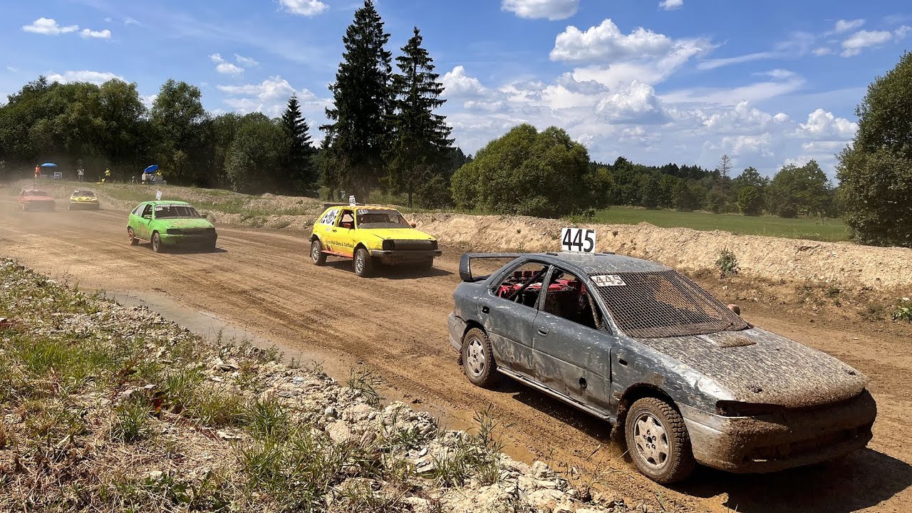Mit Leidenschaft durch den alten Bahnschacht: Autocross in Crombach