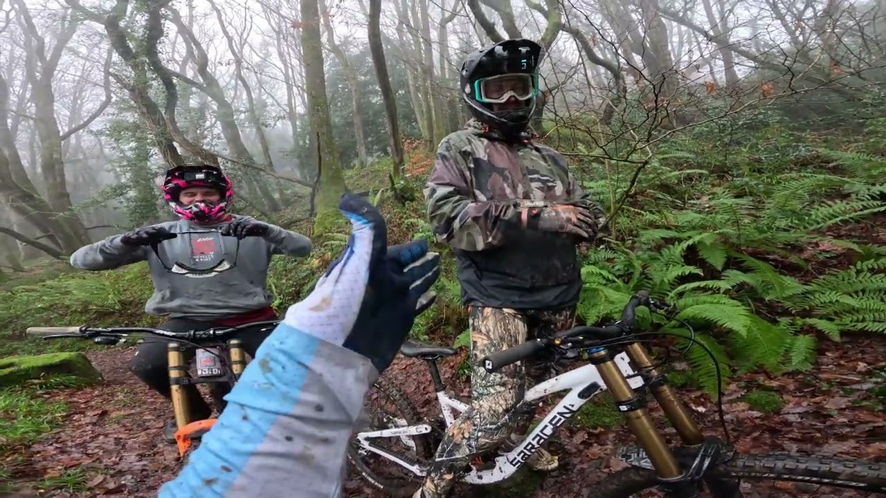 Showing @BenDeakinMTB and @Jono_Jones the local and then @tirpentwystrailscic1595 party laps 🔥🔥👊👊