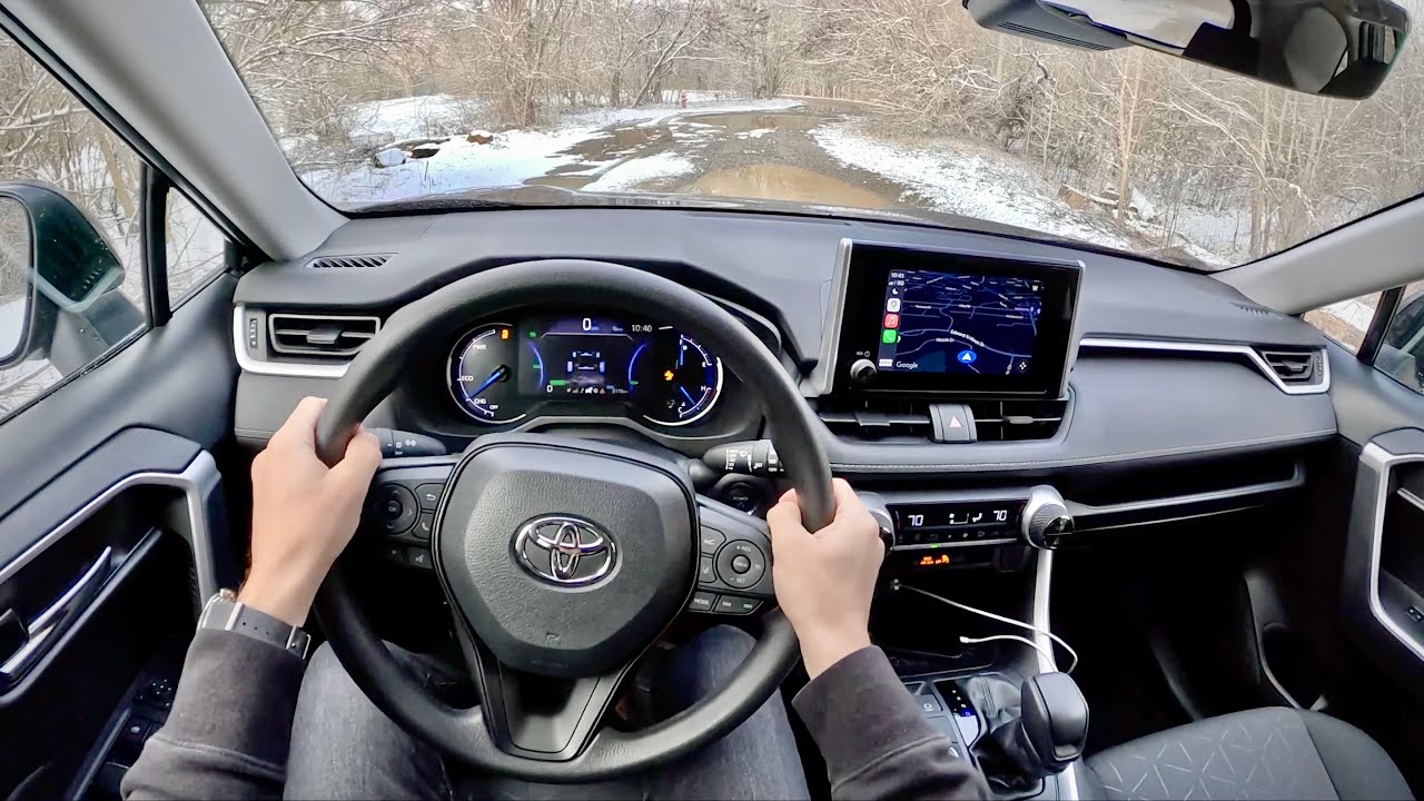 Toyota RAV4 Hybrid Woodland Edition 2023 года — обзор от первого лица
