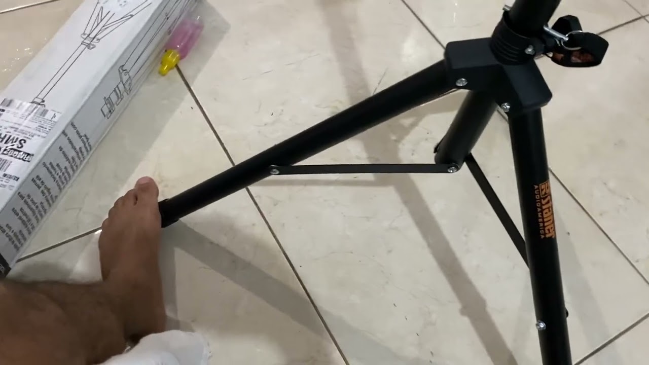 Chegou o tripé da caixa de som original da staner para Porta de loja