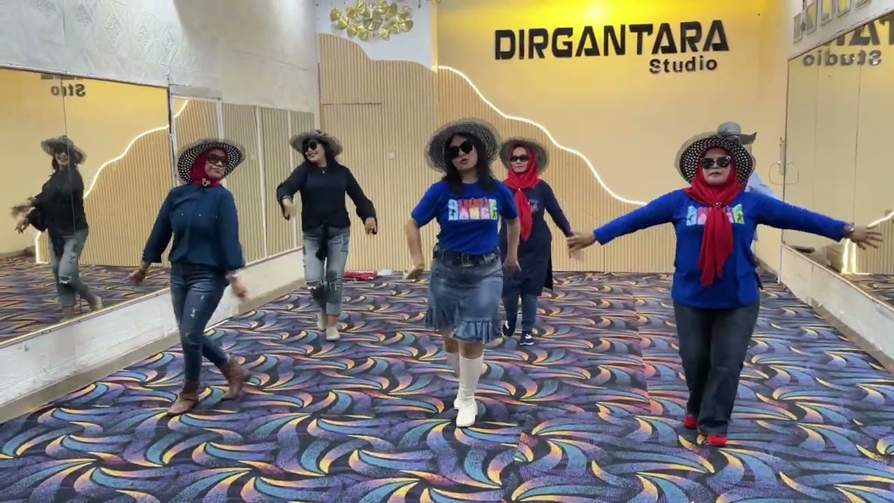 Aku Jatuh Cinta Line Dance / choreo Wiwik Johan/ Demo New Seralinda Dance