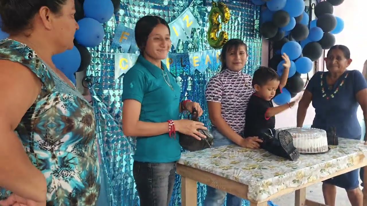 Se Llego La Hora del Pastel Pero blanca Muy Molesta que Chentia Rechazo La Invitacion 😭