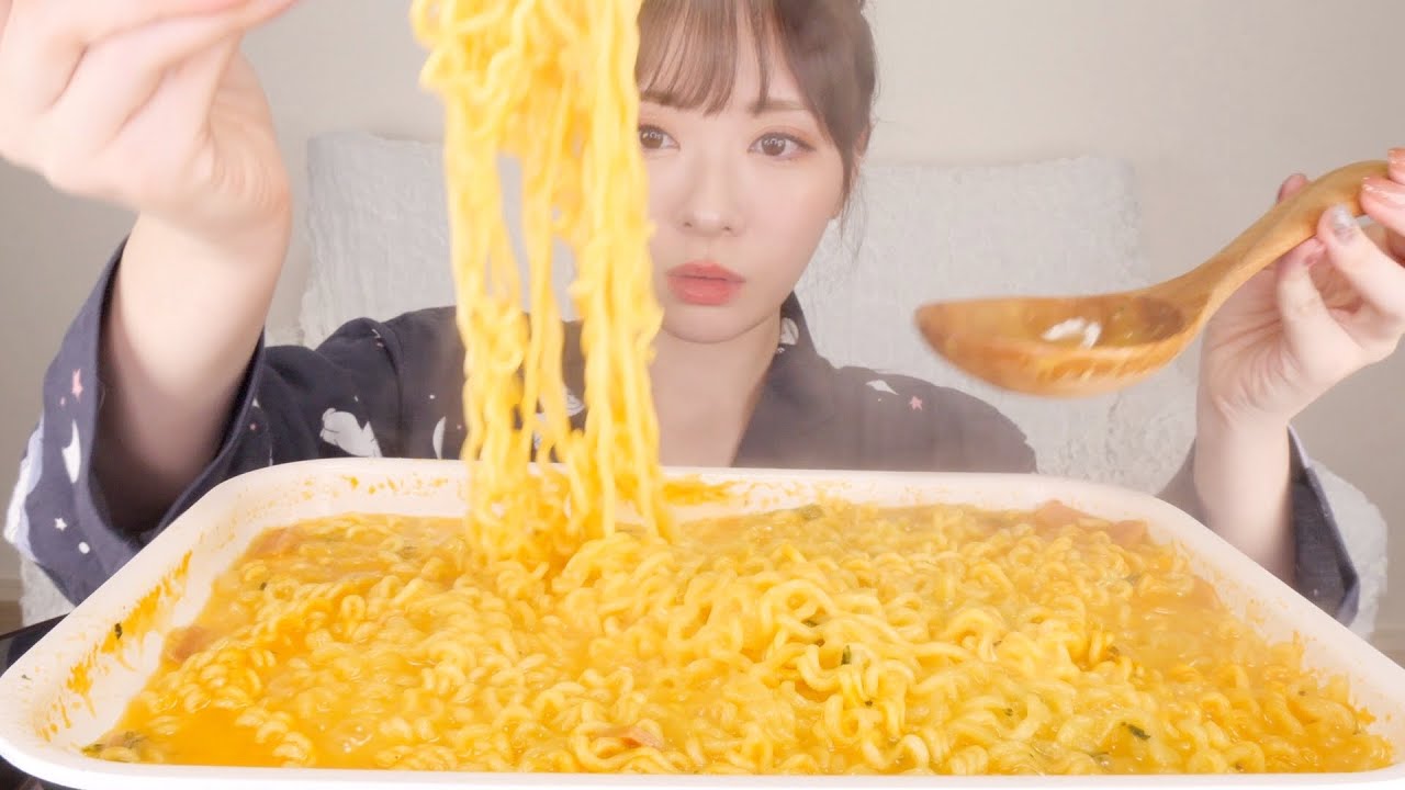 1050kcalのチーズラーメン作って食べる【モッパン】