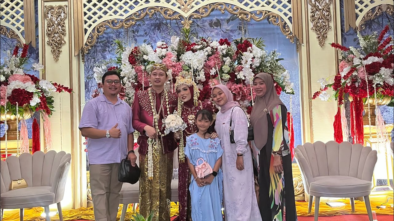 Neng Sasa sedang live sekarang! kondangan ke Nikahan Neng Rarah