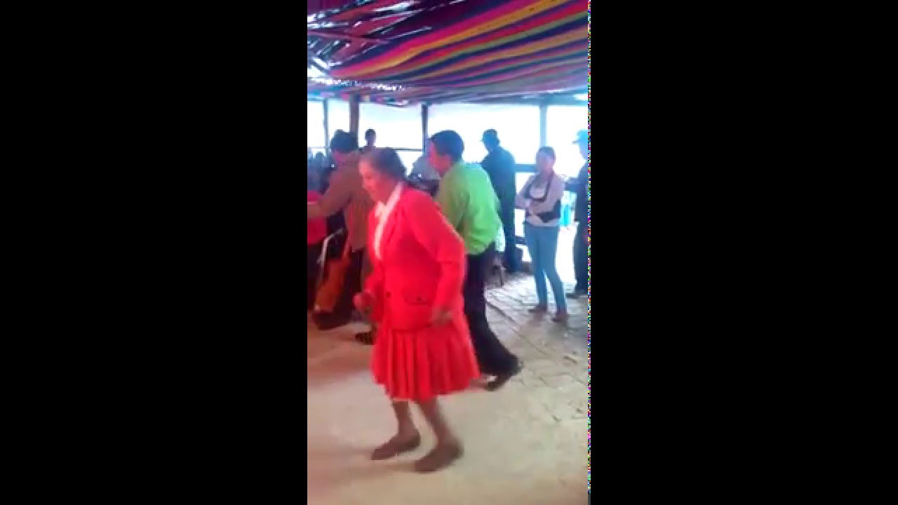 Los Leones de la Carranga:  Así se baila torbellino en un baile de San Pascual!