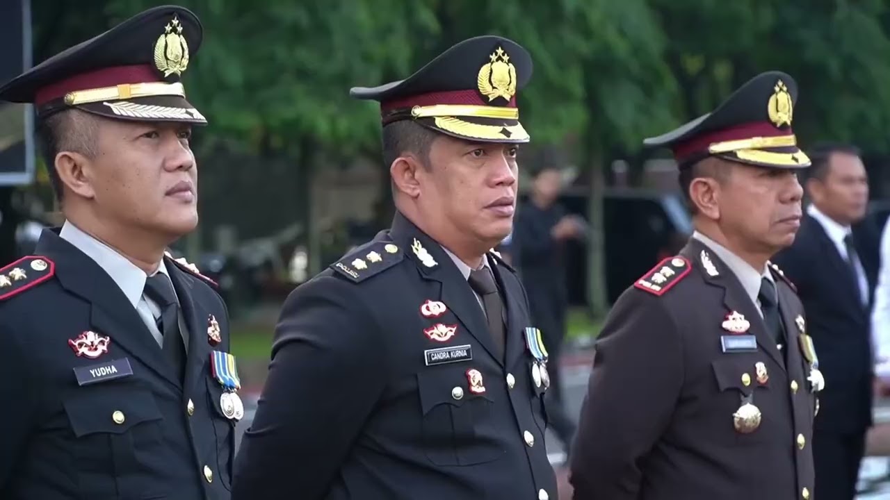Wakapolda Sulsel Pimpin Upacara Penyematan Tanda Kehormatan Satya Lencana 